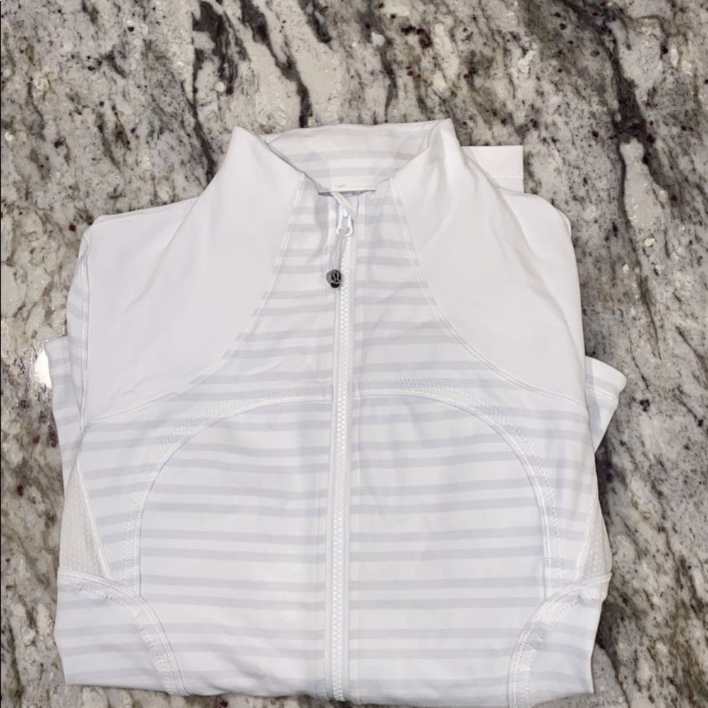 sizeM white/gry stripes lululemon athletica jacket